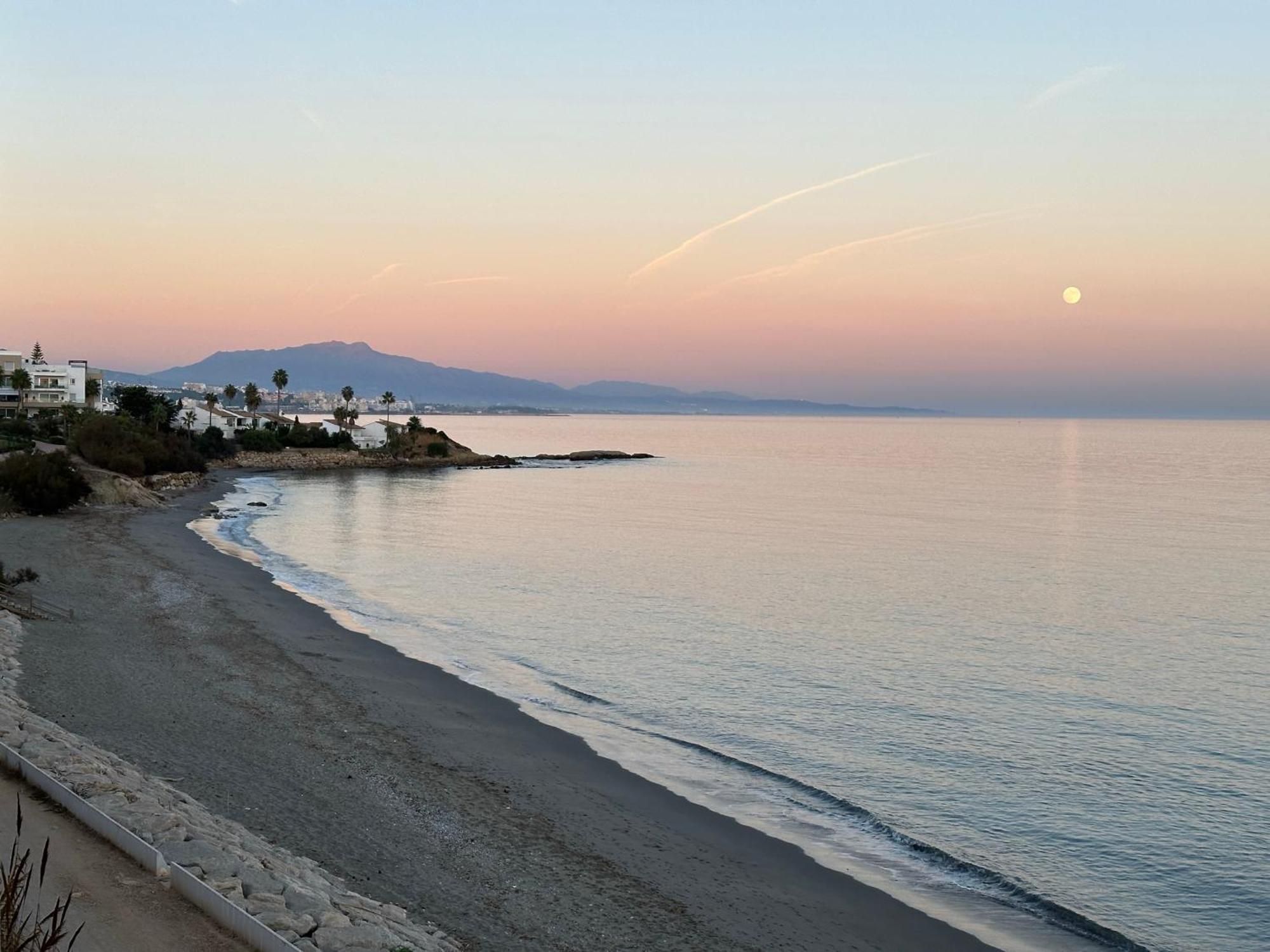 Beachfront, Top Floor Corner 2-Bed, Estepona Paseo Apartman Kültér fotó