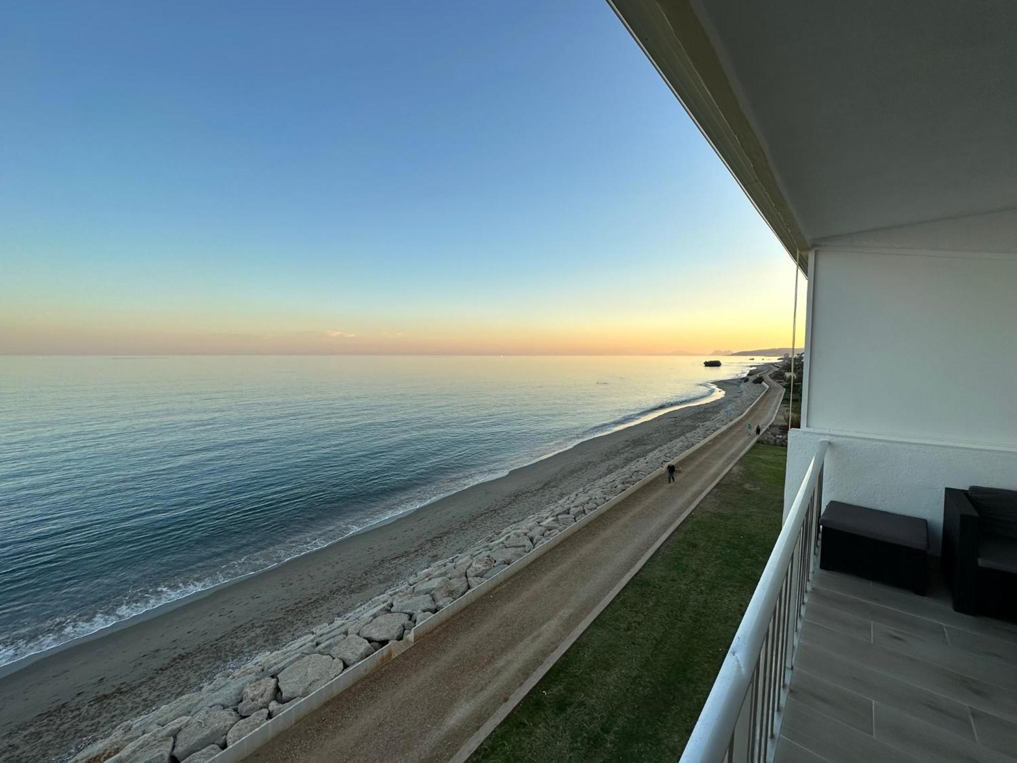 Beachfront, Top Floor Corner 2-Bed, Estepona Paseo Apartman Kültér fotó